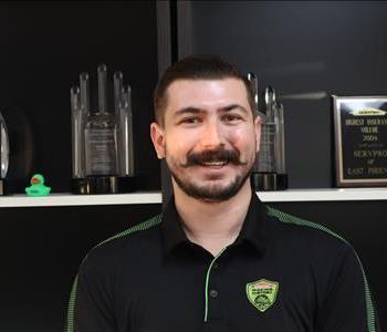 male SERVPRO employee wearing a black shirt
