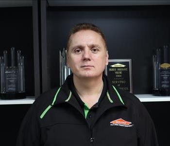 male SERVPRO employee wearing a black shirt